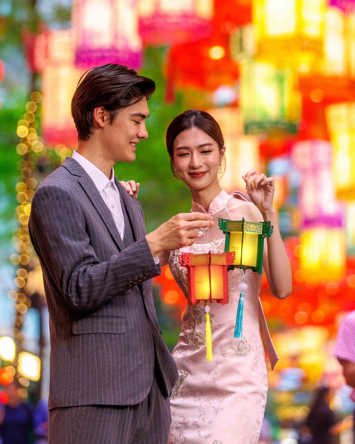 Free DIY mini palace lantern kit with HK$300+ spend on the same day.
