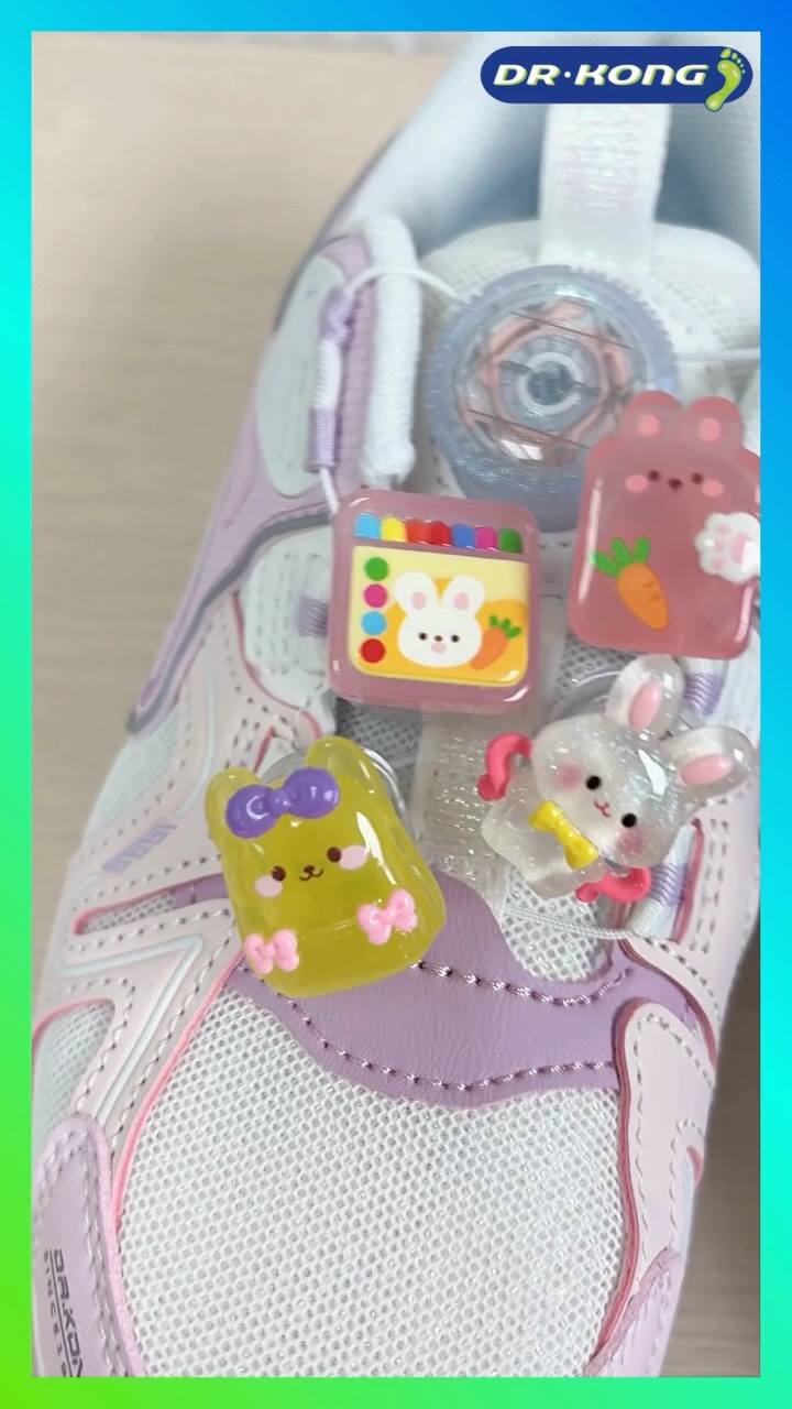 Buy one pack of light-up shoe clips for HK$39 get one free. Single pack also available at HK$29 (was HK$39).