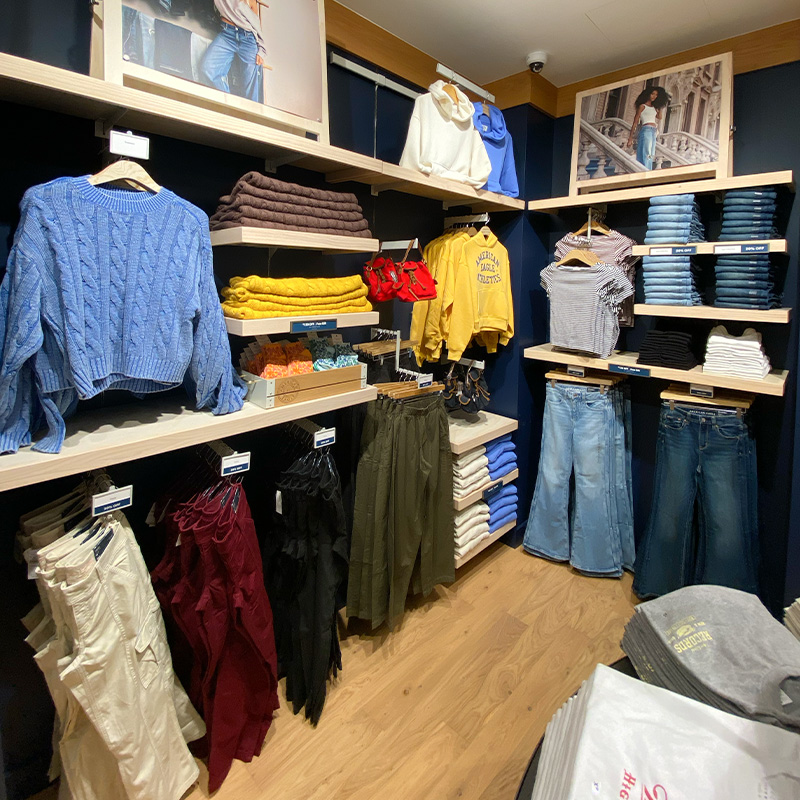 American Eagle Outfitters — Spend HK$1,200+ to get HK$120 off plus limited-edition tote bag for first 50 customers.