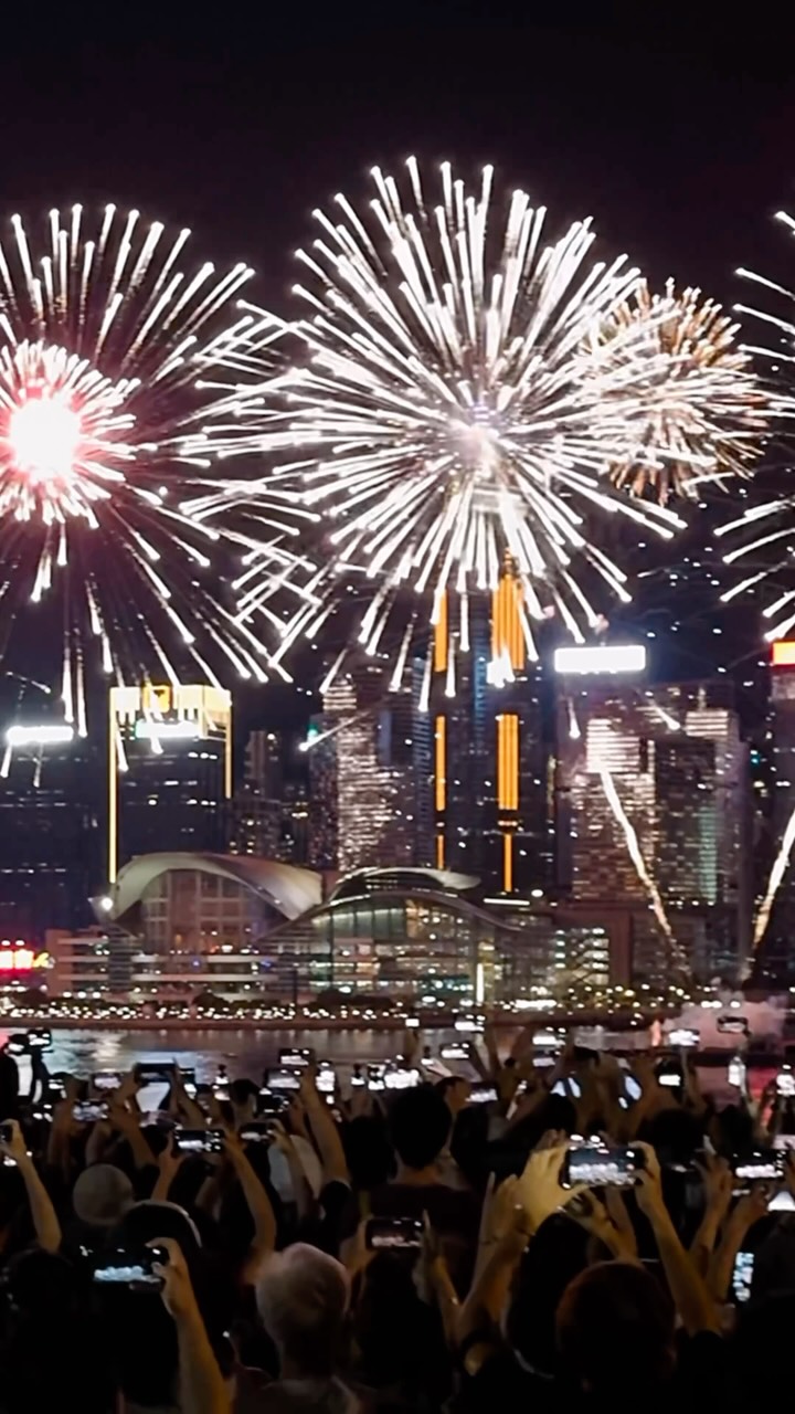 Early bird tickets 50% off (HK$150 each, regular HK$300). Spend HK$1,500 at Harbour City to redeem code for HK$30 tickets (90% off).