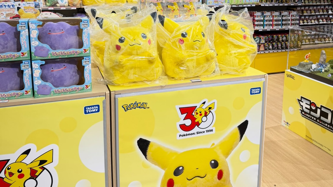 toys'r'us — Spend HKD$120 on TAKARA TOMY Pokémon products, get free sticker; spend HKD$150, get free Moncolle Charizard X figure.