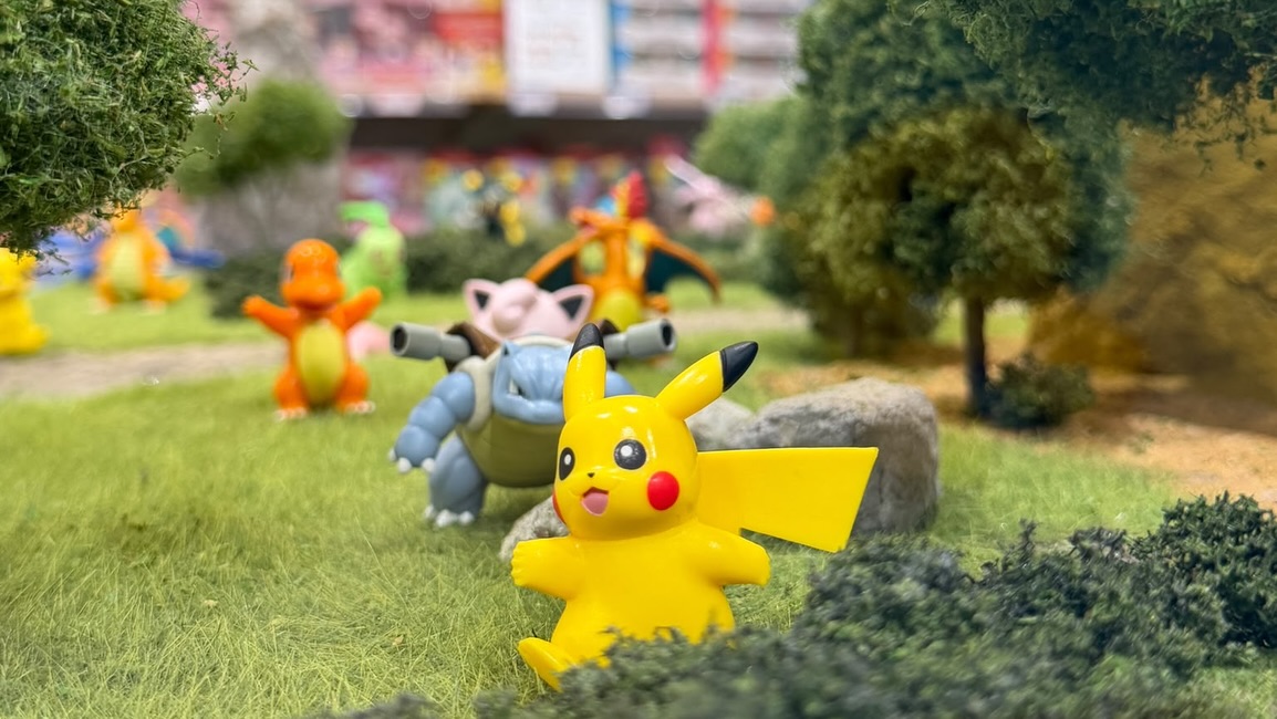 toys'r'us — Spend HKD$120 on TAKARA TOMY Pokémon products, get free sticker; spend HKD$150, get free Moncolle Charizard X figure.