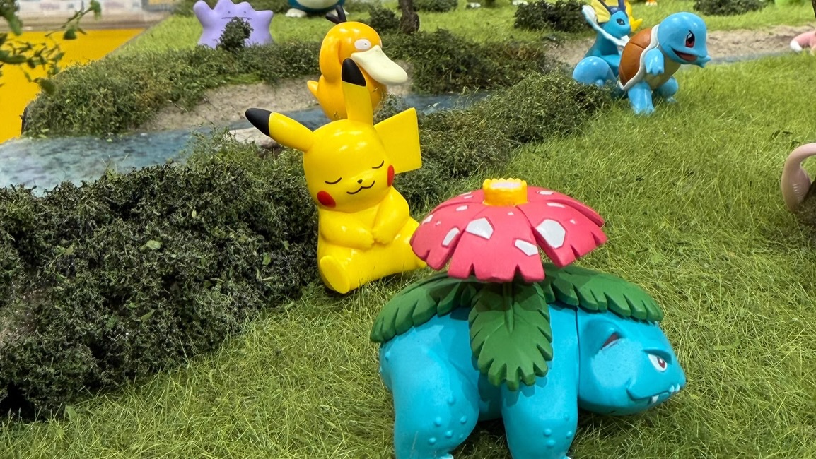 toys'r'us — Spend HKD$120 on TAKARA TOMY Pokémon products, get free sticker; spend HKD$150, get free Moncolle Charizard X figure.