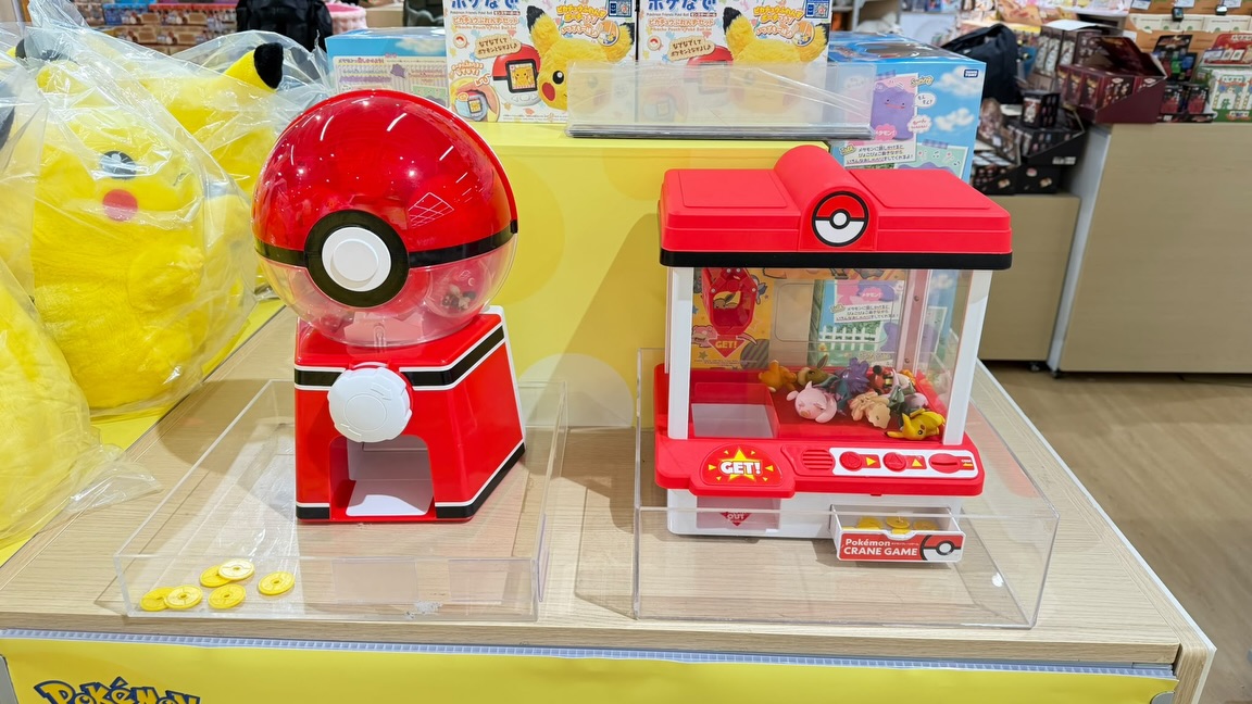 toys'r'us — Spend HKD$120 on TAKARA TOMY Pokémon products, get free sticker; spend HKD$150, get free Moncolle Charizard X figure.