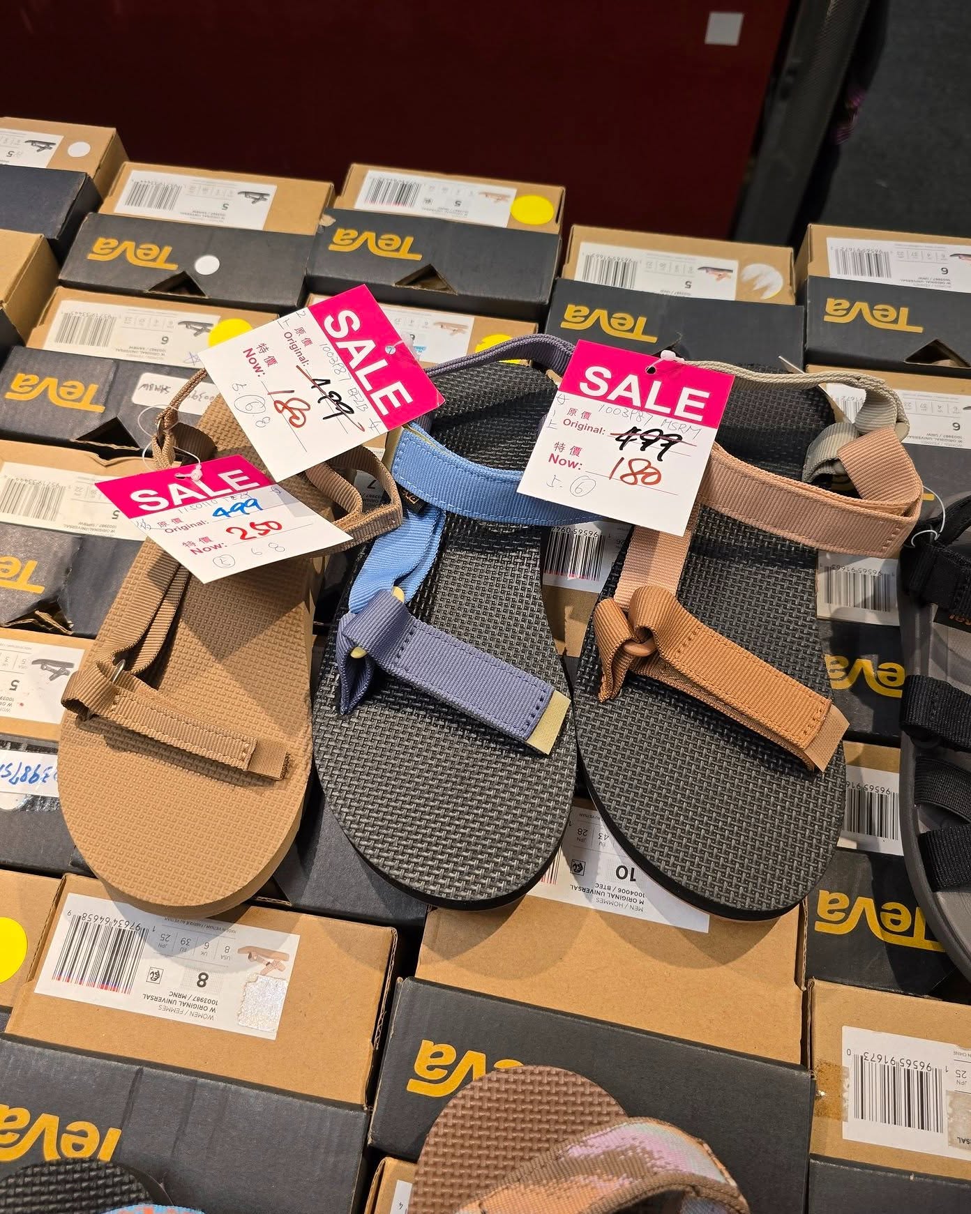 Harbour City Bazaar — Spend HK$500 on selected shoes (Crocs, Teva, Rockport, UGG) and get HK$50 off.