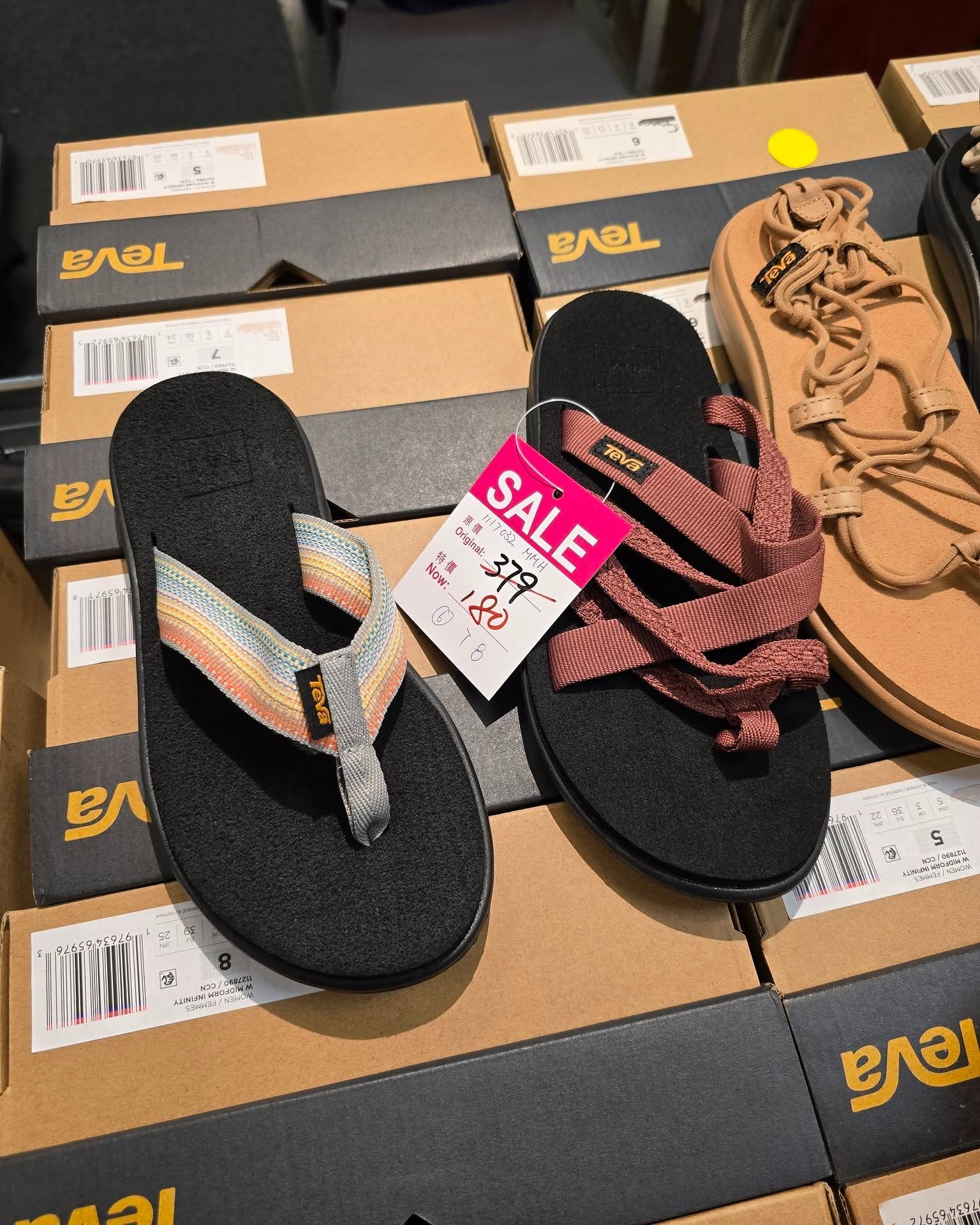 Harbour City Bazaar — Spend HK$500 on selected shoes (Crocs, Teva, Rockport, UGG) and get HK$50 off.