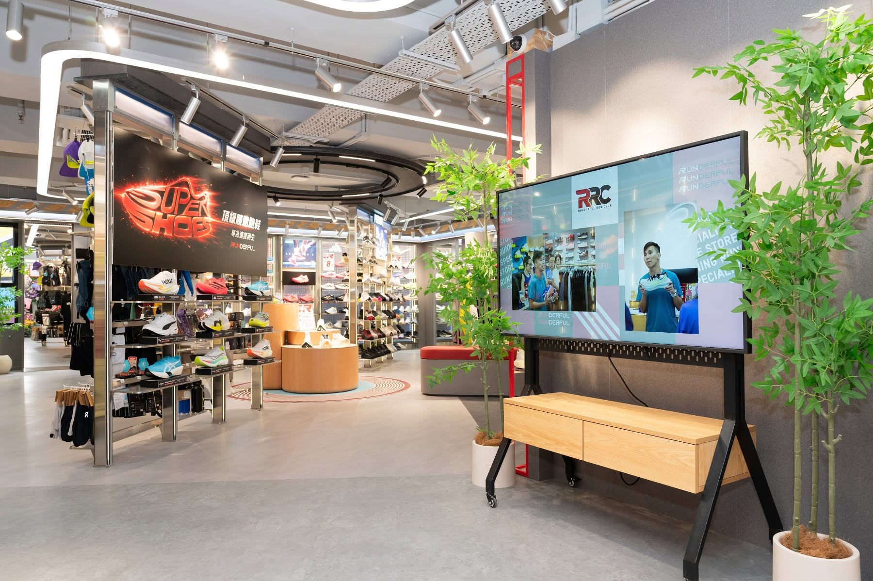 Sports House — Spend HK$800 get free shoe rental voucher; spend HK$1,200 + buy 2 items get exclusive white shoe bag.
