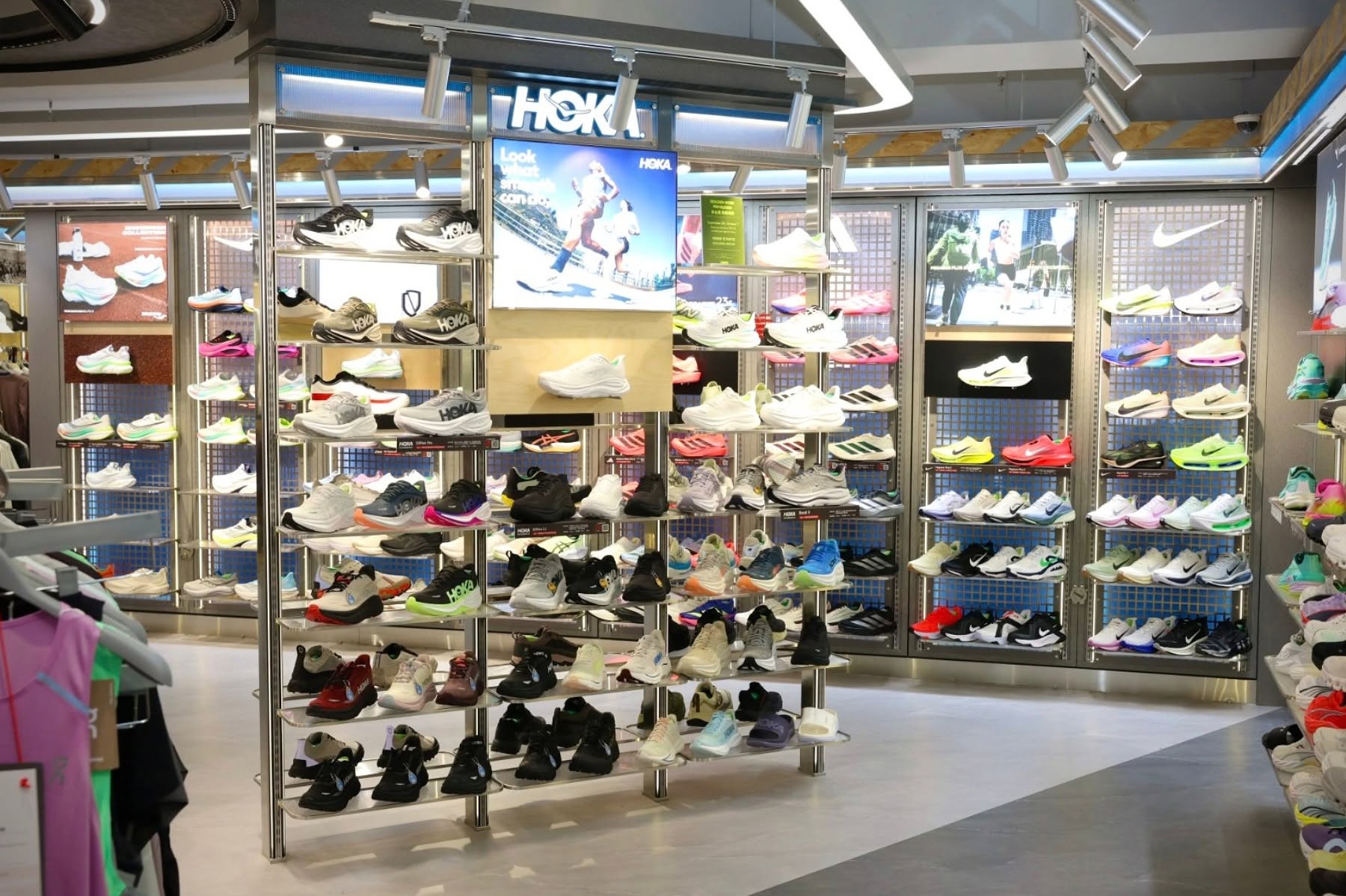 Sports House — Spend HK$800 get free shoe rental voucher; spend HK$1,200 + buy 2 items get exclusive white shoe bag.