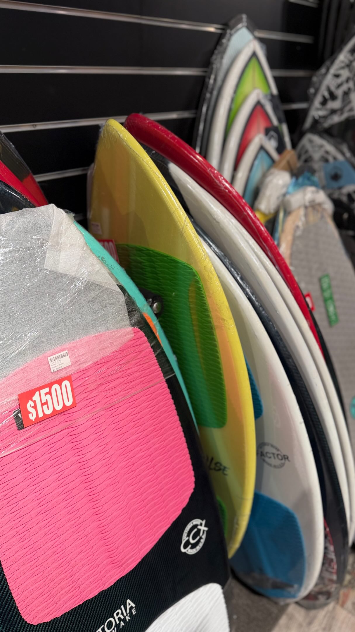 Selected styles up to 90% off at Sai Kung store.