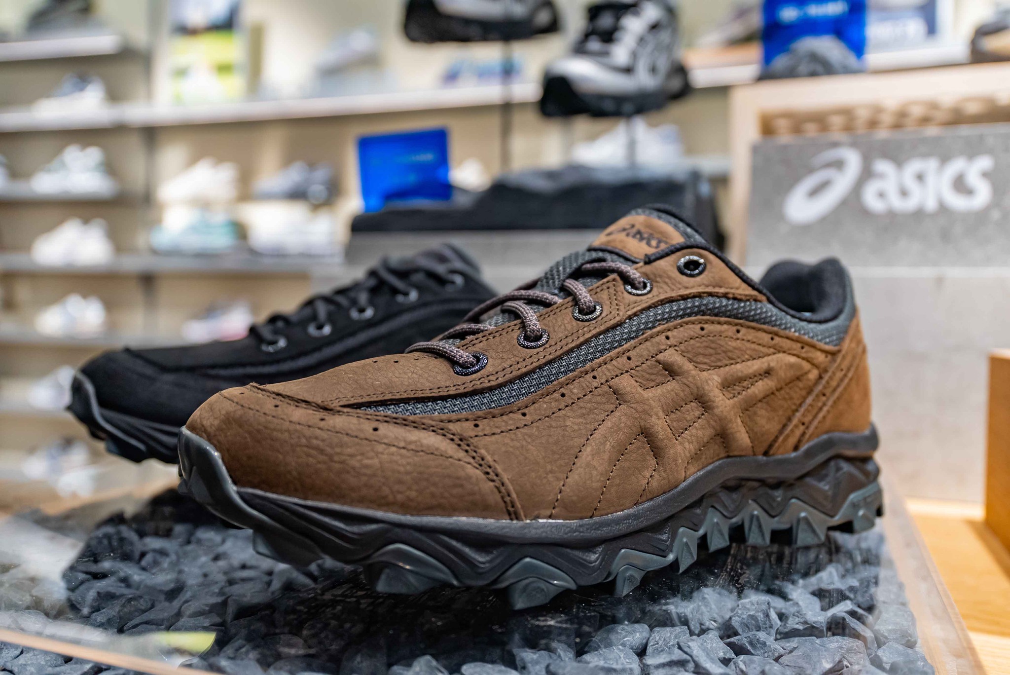 Spend HK$1,000+ in a single transaction and receive a free ASICS shoe bag while stocks last.