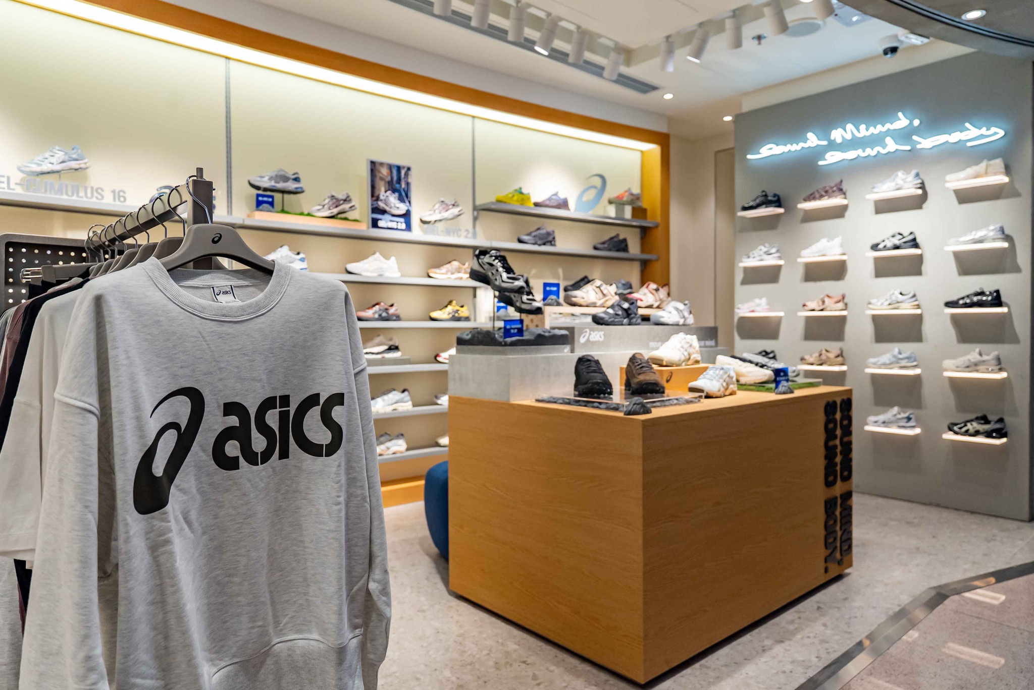 Harbour City — Spend HK$1,000+ in a single transaction and receive a free ASICS shoe bag while stocks last.