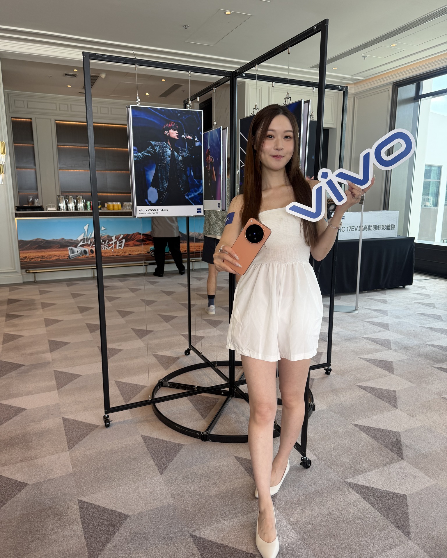 CSL — Purchase vivo X Fold6 or X500 Series and receive up to HK$3,600 gift bundle plus 10,000 HKT.AI points. Additional HK$200–650 discount with UnionPay card.