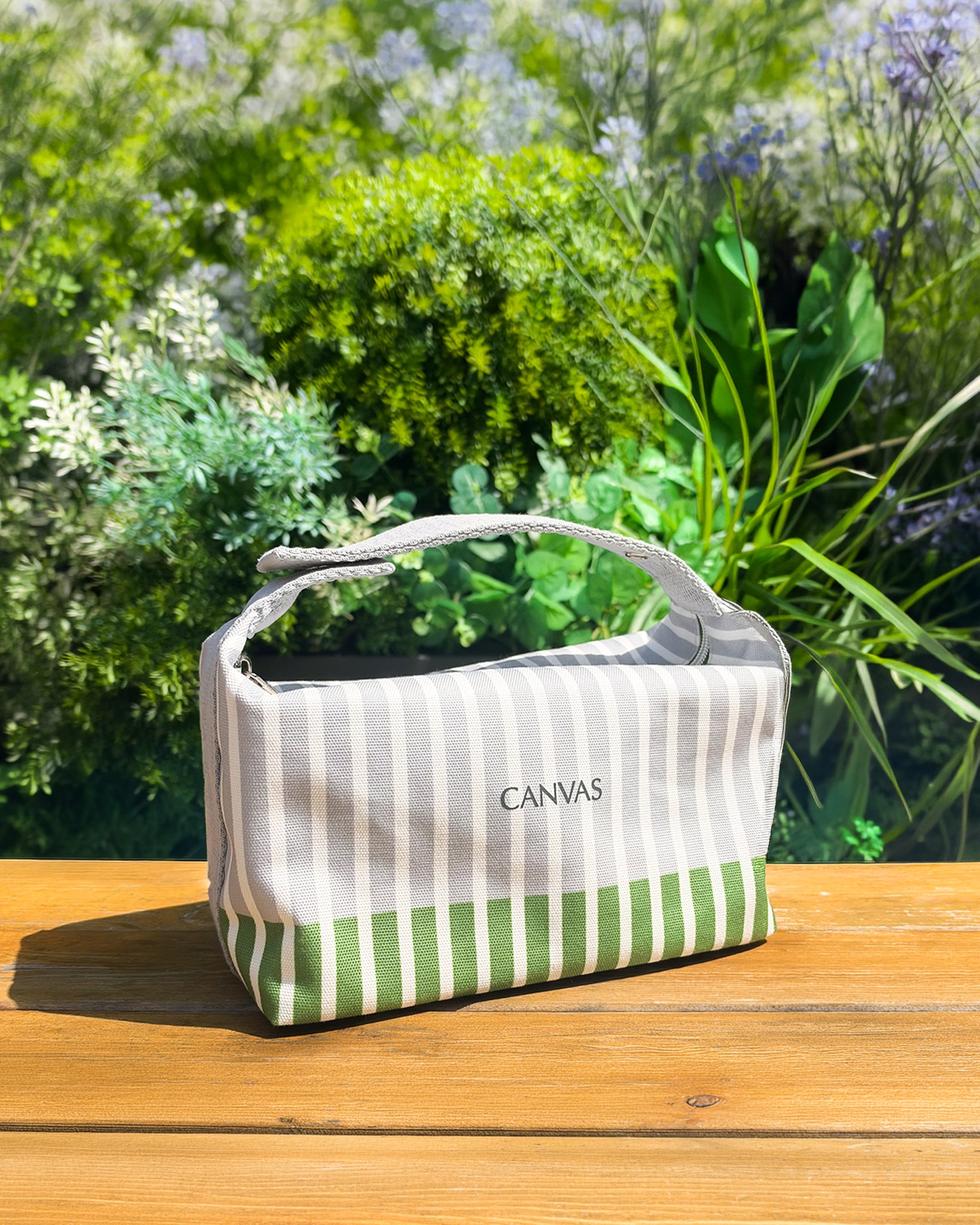 Free CANVAS dual-tone striped pouch worth HK$280 with purchase.