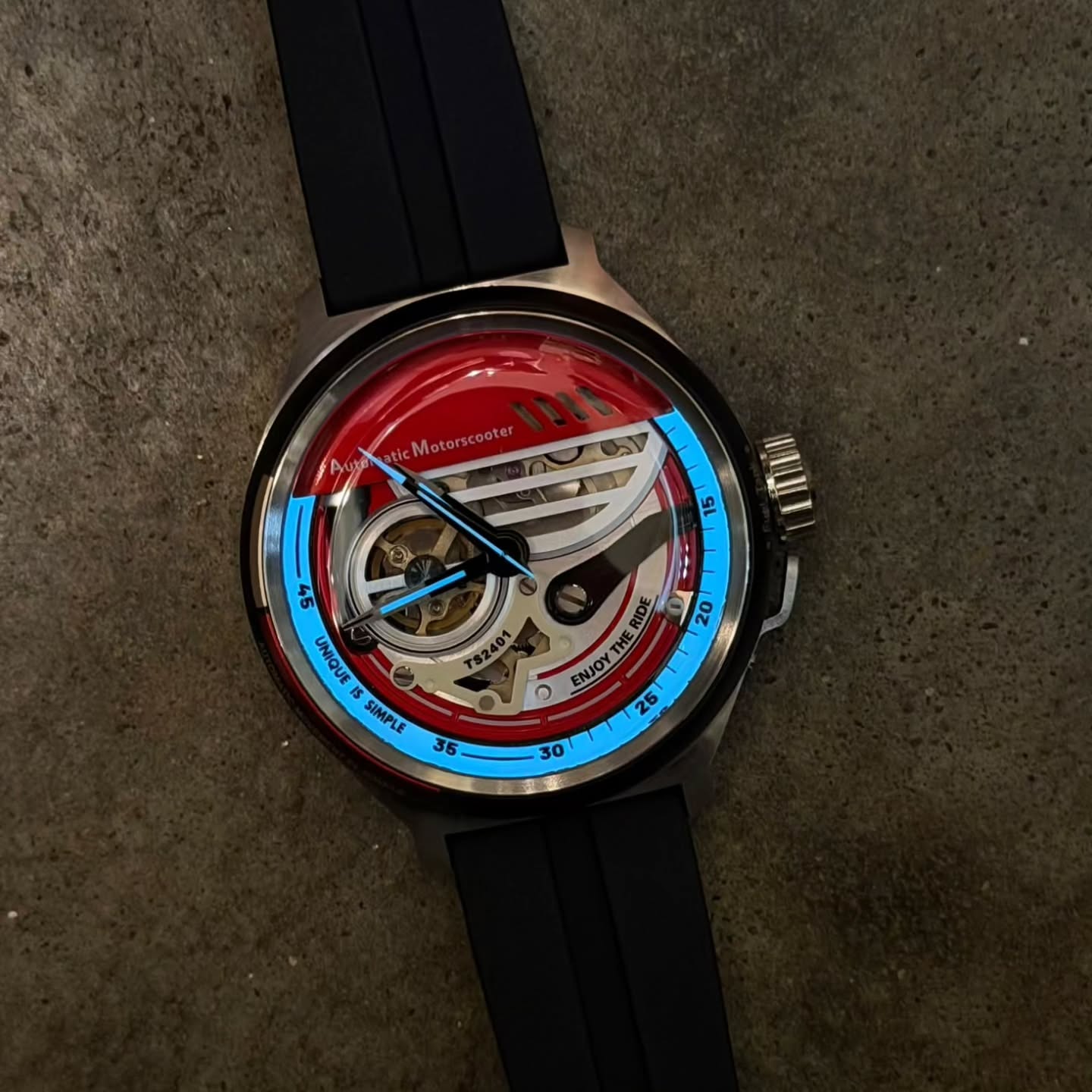 Limited-time autumn offer: Automatic Motorscooter watch at HK$2,980 from Oct 9 to Nov 15.