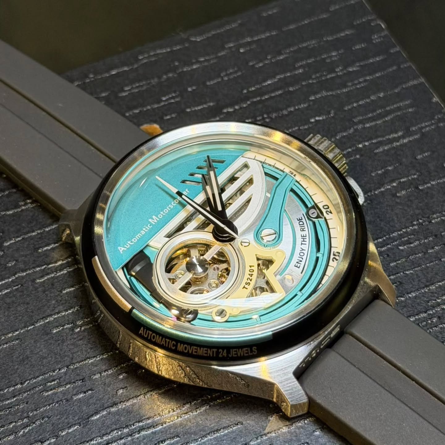 auto shop — Limited-time autumn offer: Automatic Motorscooter watch at HK$2,980 from Oct 9 to Nov 15.