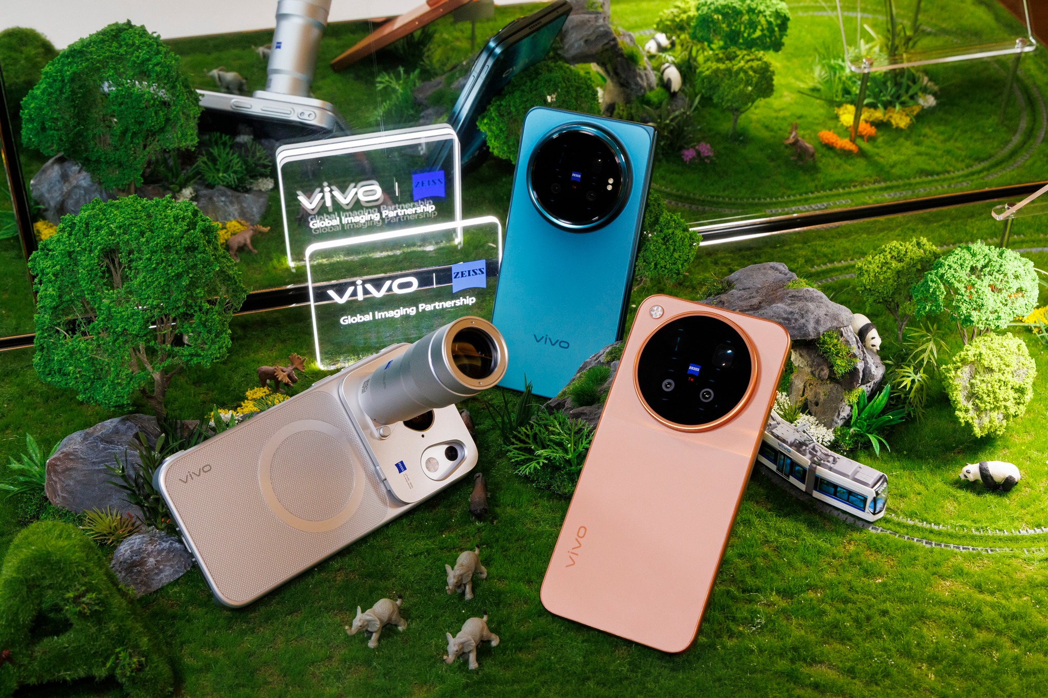 現有客戶購買 vivo X Fold6 可享高達 HK$1,000 淨機折扣及免費行動式藍芽鍵盤。預訂 vivo X500 系列可享高達 HK$1,300 折扣及超過 HK$3,600 原廠禮品。