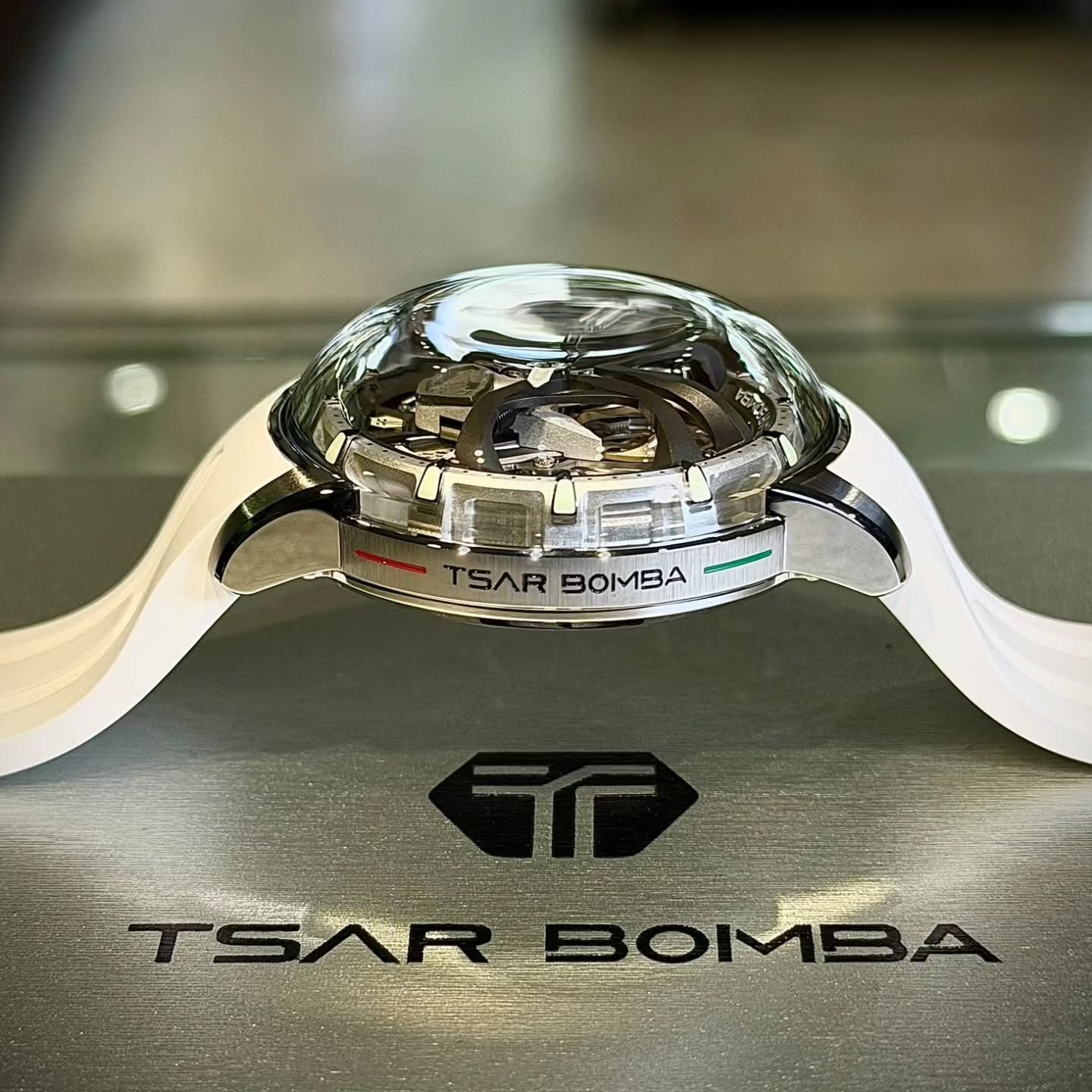 TSAR BOMBA旗艦鏤空自動腕錶由官方定價$28,080優惠至$23,800。
