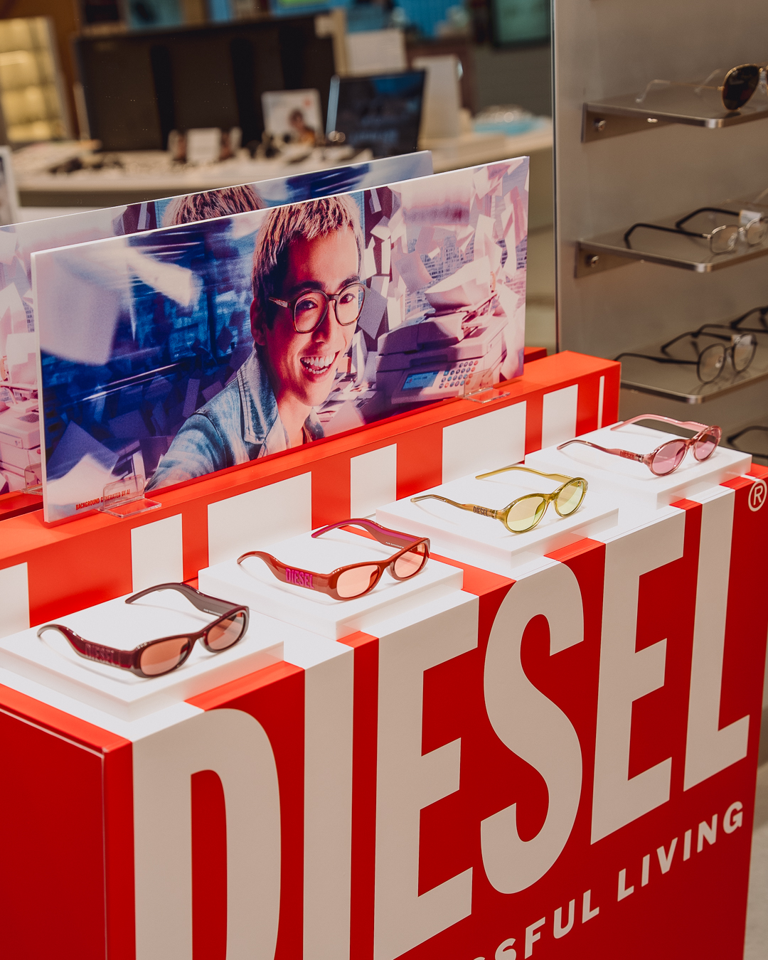 egg — Buy DIESEL eyewear and receive a complimentary gift (while stocks last).