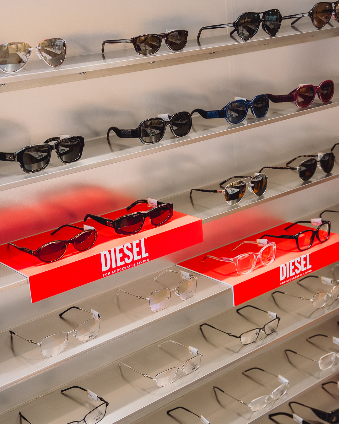 egg — Buy DIESEL eyewear and receive a complimentary gift (while stocks last).