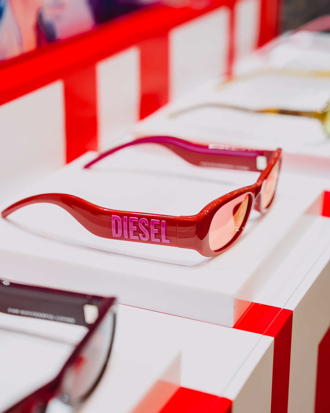 egg — Buy DIESEL eyewear and receive a complimentary gift (while stocks last).