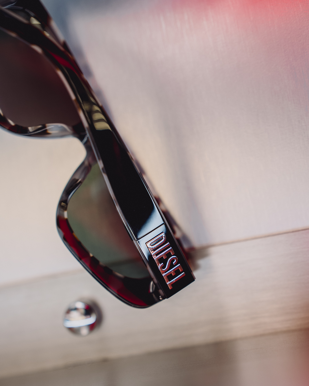 egg — Buy DIESEL eyewear and receive a complimentary gift (while stocks last).