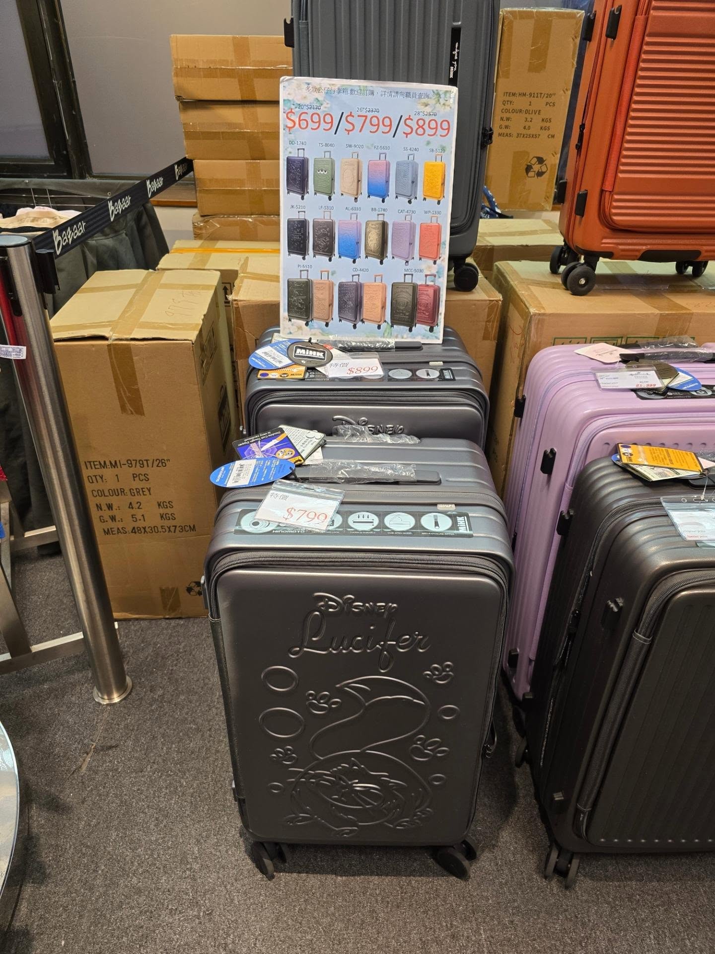 American Tourister行李箱低至三折；套裝價低至$792；陳列品清貨價$399起。數量有限，熱門款式快速售罄。