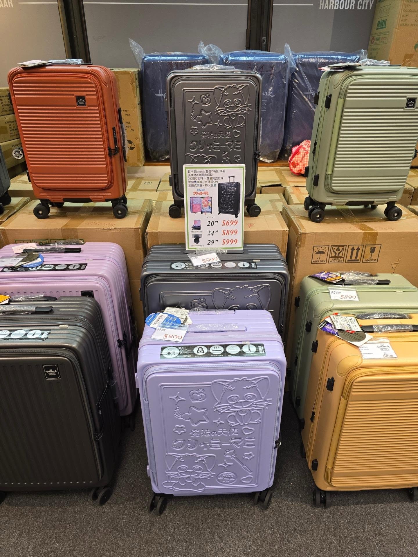 American Tourister行李箱低至三折；套裝價低至$792；陳列品清貨價$399起。數量有限，熱門款式快速售罄。