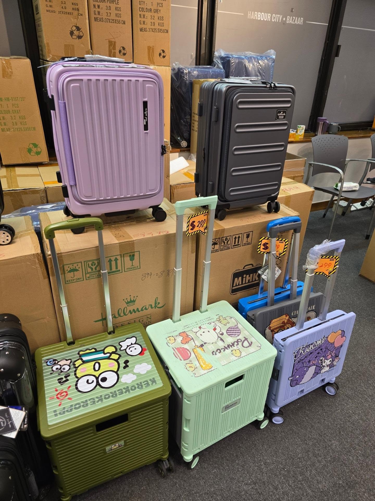 American Tourister行李箱低至三折；套裝價低至$792；陳列品清貨價$399起。數量有限，熱門款式快速售罄。