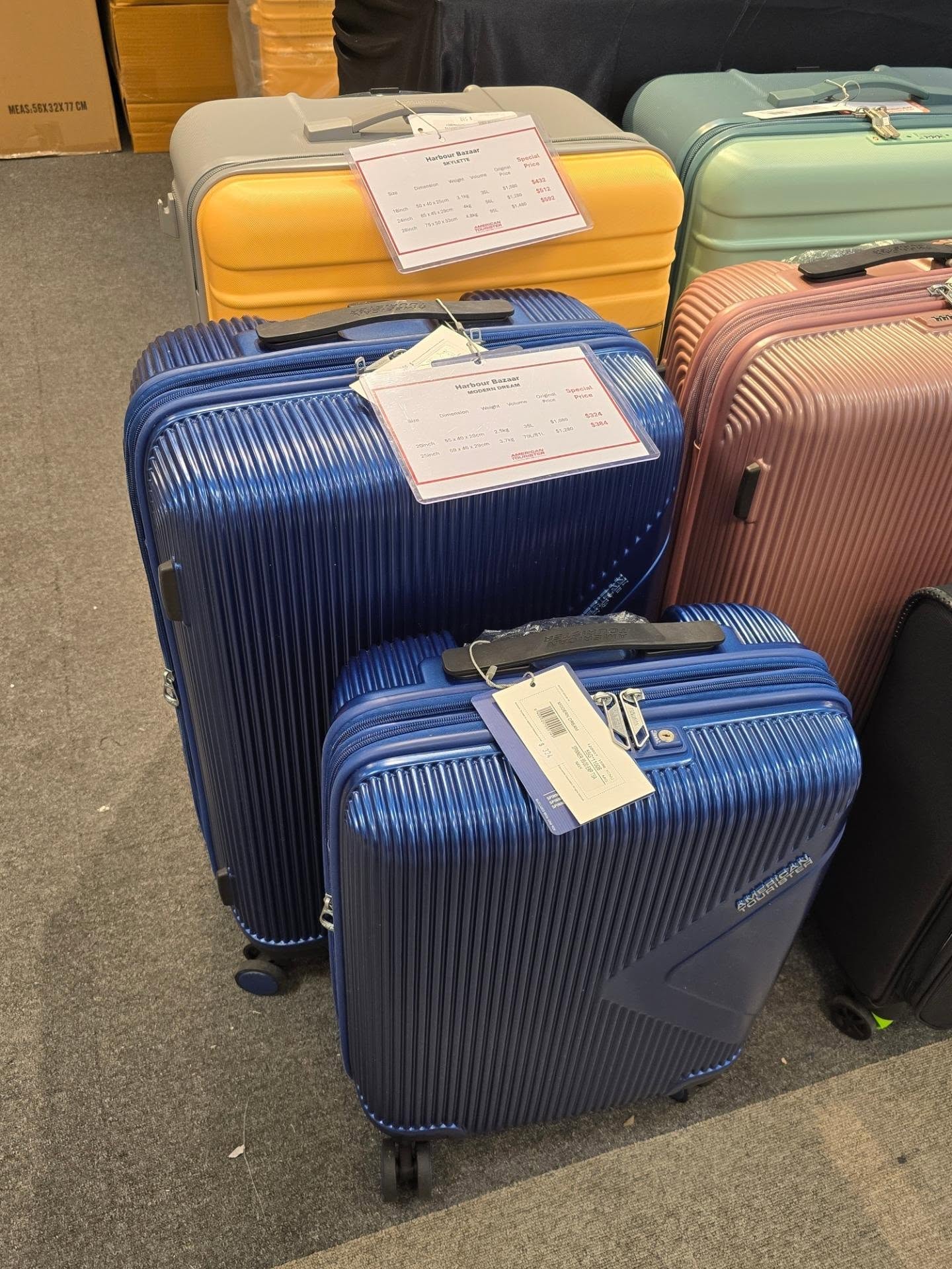 American Tourister行李箱低至三折；套裝價低至$792；陳列品清貨價$399起。數量有限，熱門款式快速售罄。