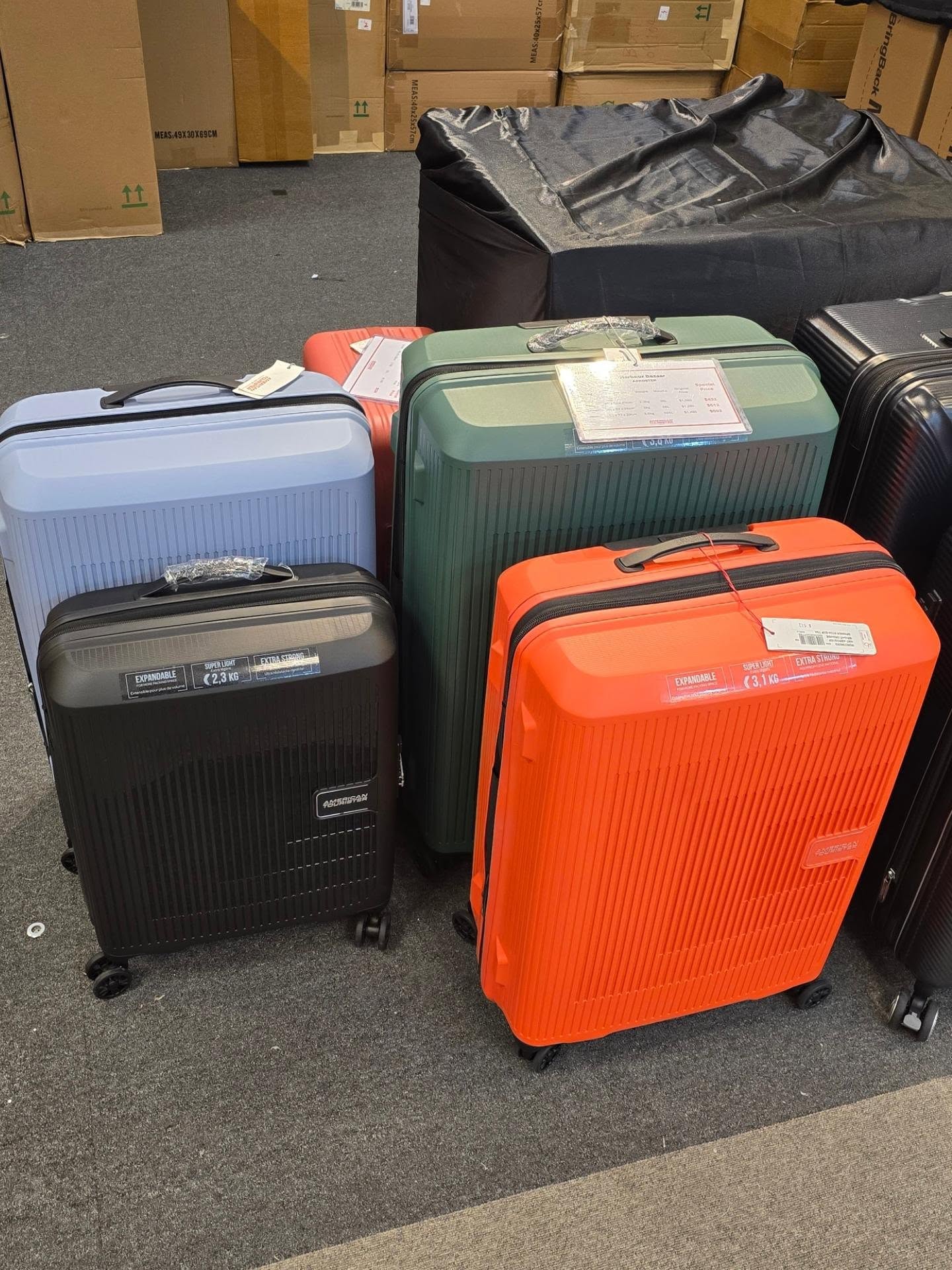 American Tourister行李箱低至三折；套裝價低至$792；陳列品清貨價$399起。數量有限，熱門款式快速售罄。