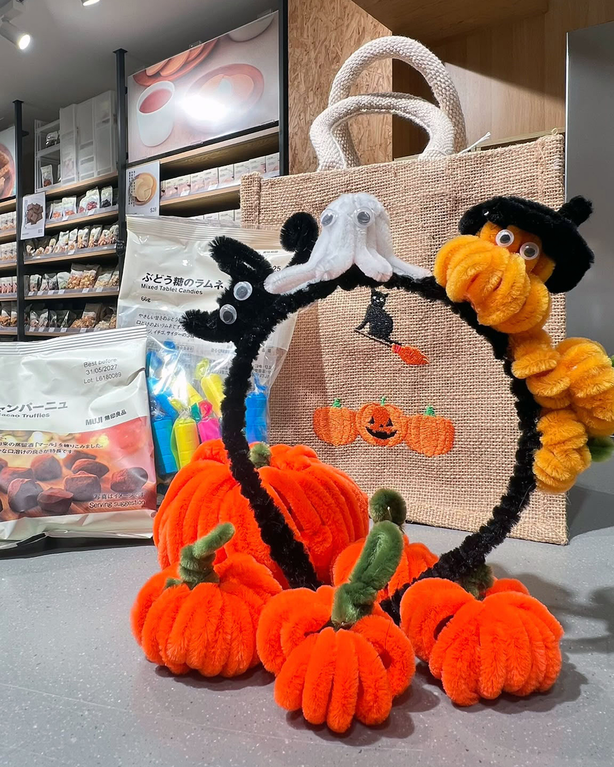 Free Halloween headpiece-making workshop with HK$200 same-day purchase receipt.