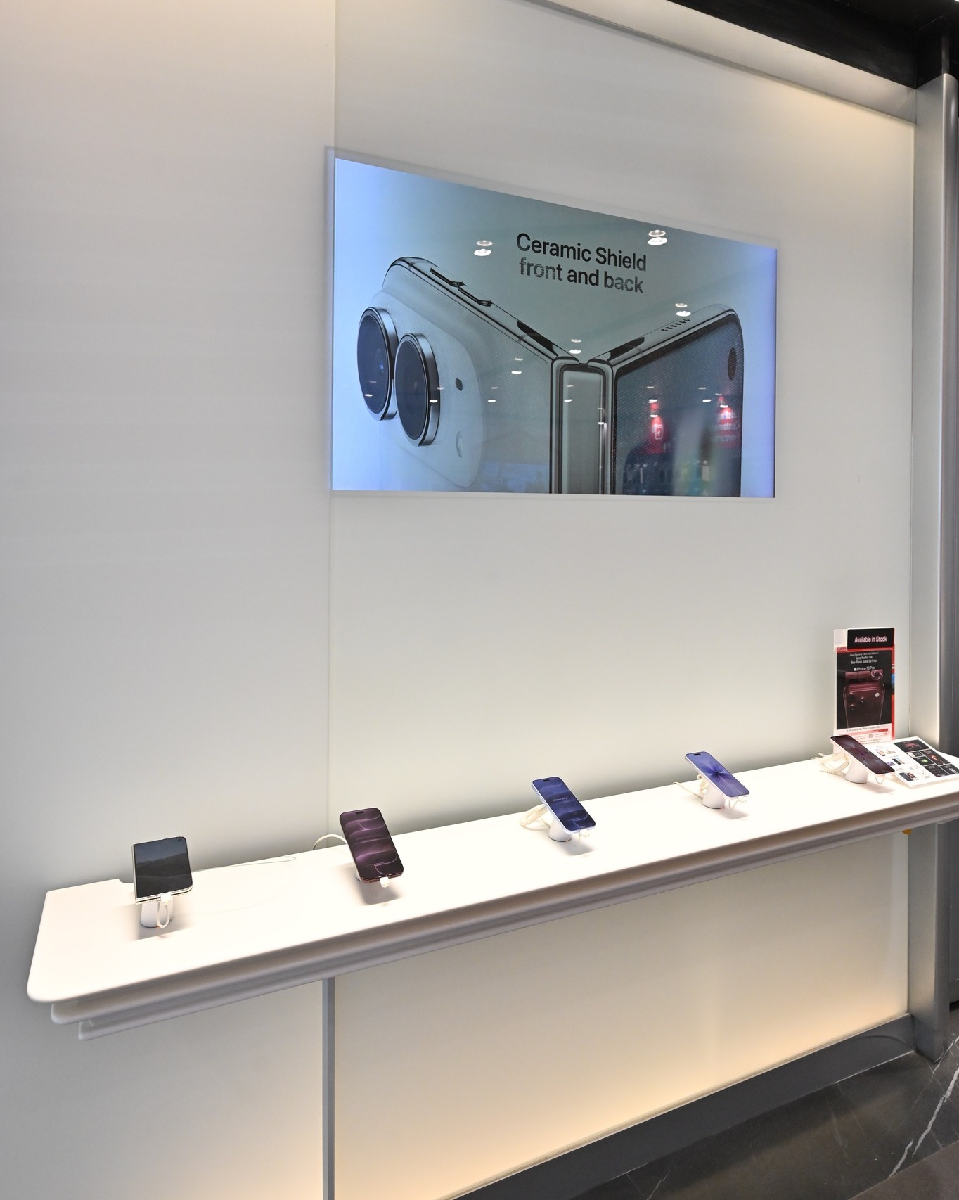 iPhone Duo with up to HK$4,000 off device price on SmarTone 5G plans, plus up to HK$6,700 trade-in credit, free screen protection, HK$500 iPad/accessory discount, and 36-month…