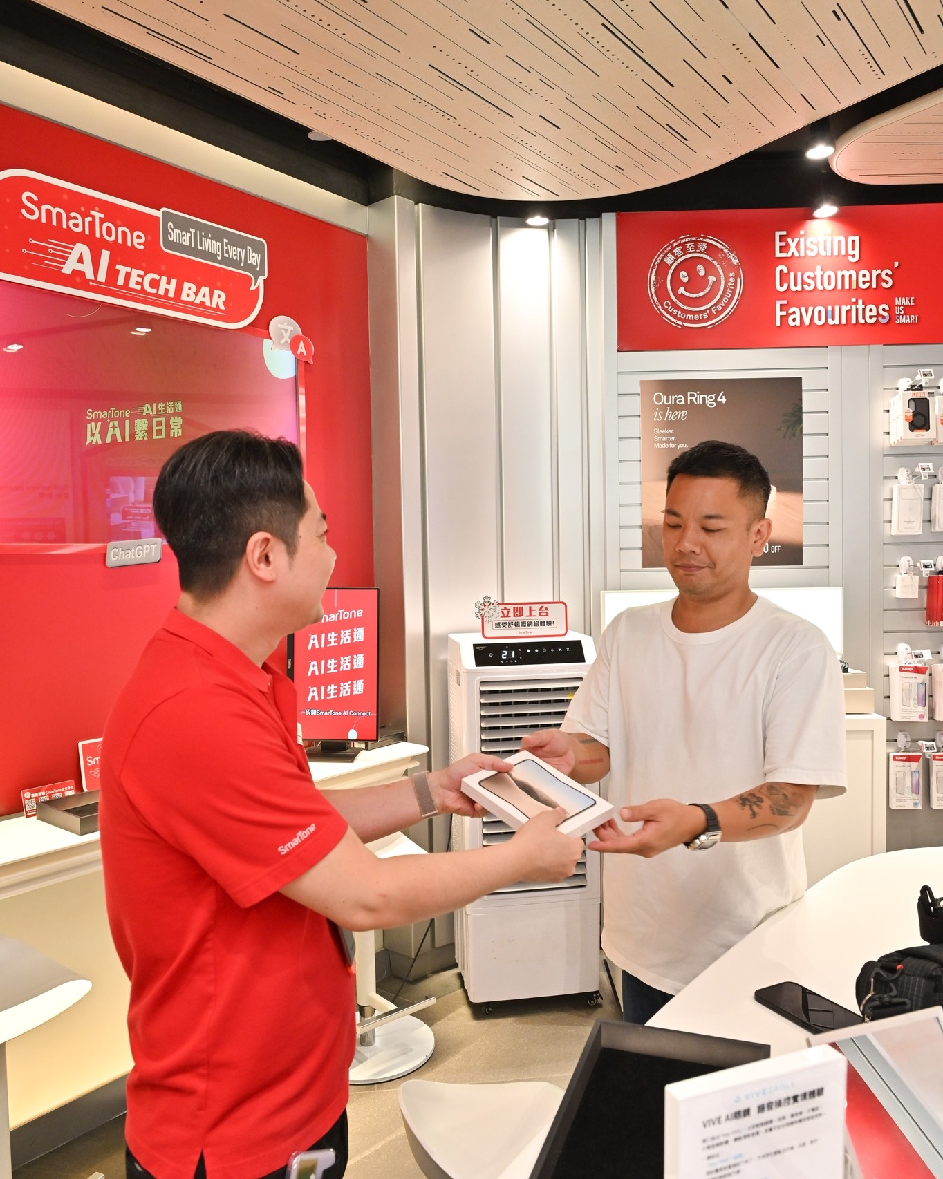 smartone — iPhone Duo with up to HK$4,000 off device price on SmarTone 5G plans, plus up to HK$6,700 trade-in credit, free screen protection, HK$500 iPad/accessory discount, and 36-month interest-free installment on Apple Watch.