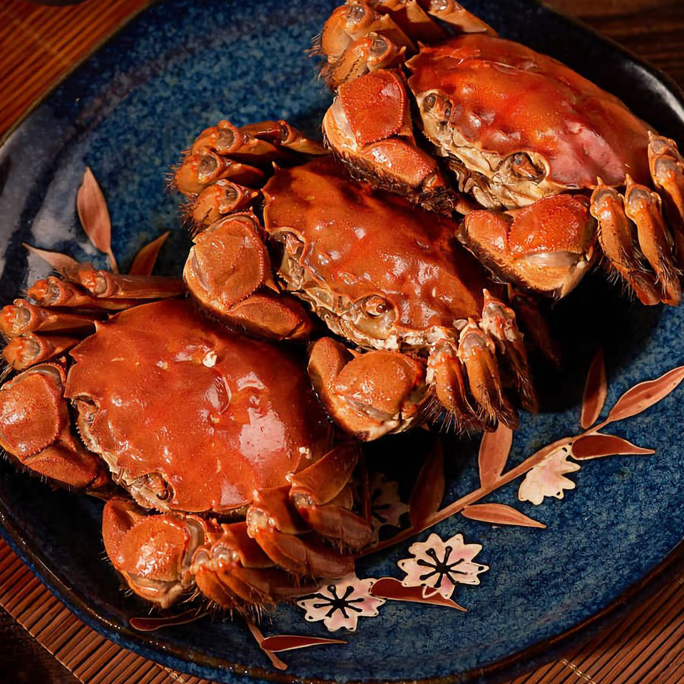 Freshwater crabs discounted 7-18% off. Male large crab HK$98 (was $119), female large HK$88 (was $99), male medium HK$68 (was $79), female medium HK$70 (was $80).