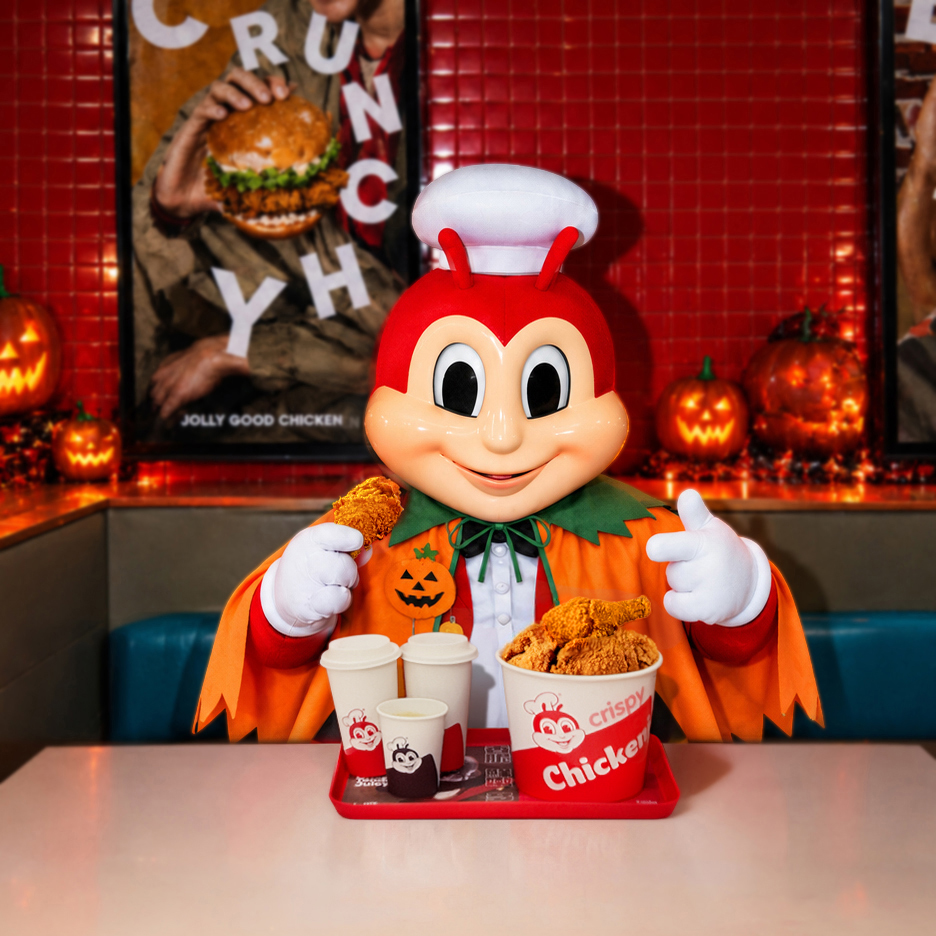 Follow Jollibee HK on social media and say 'Trick-or-Treat!' to win random Halloween gifts including candy, stickers, or bracelet charms.