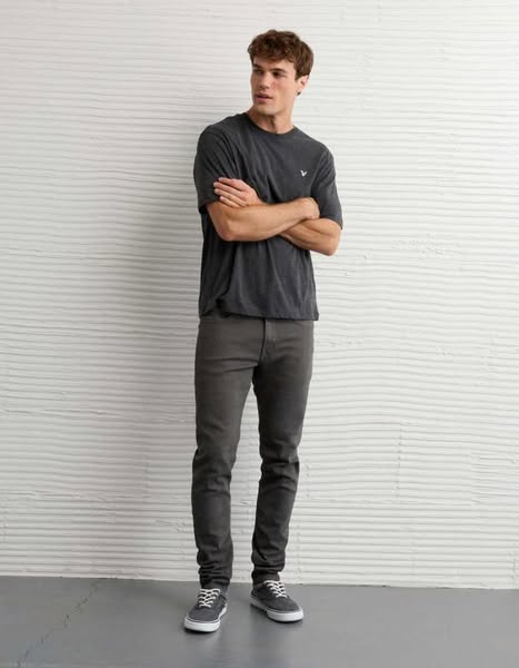 American Eagle Outfitters: Up to 60% off sitewide with extra discounts on bulk purchases
