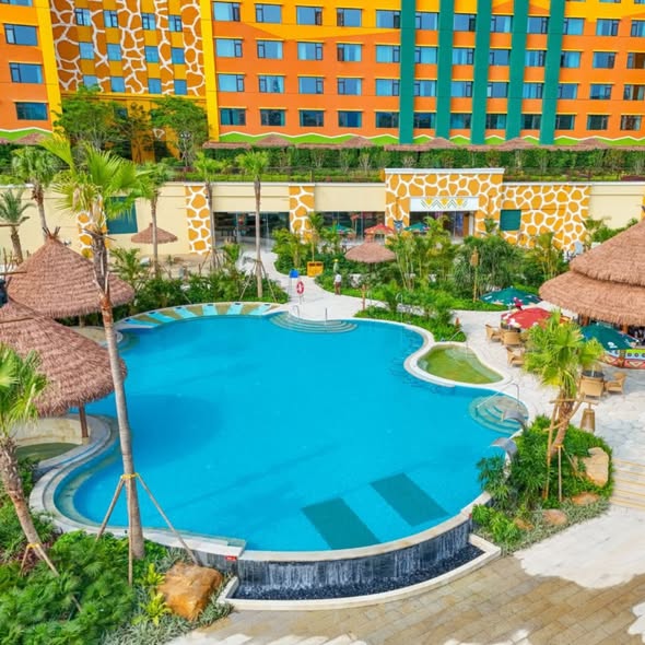 Trip.com — 3-day 2-night family vacation package at 50% off starting from HK$1,199, includes unlimited park access and breakfast.