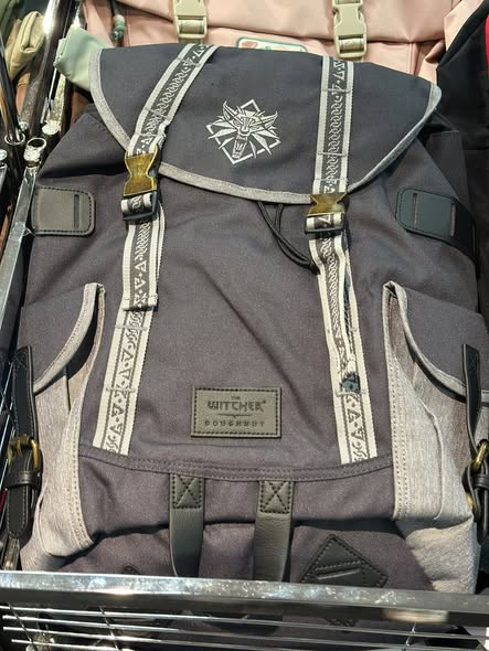 Times Square Bazaar — Summer warehouse sale on imported Japanese umbrellas, raincoats, and scarves from HK$90, plus discounts on fashion, shoes, and bags from multiple brands.