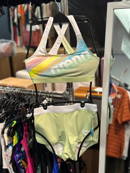 Times Square Bazaar — Summer warehouse sale on imported Japanese umbrellas, raincoats, and scarves from HK$90, plus discounts on fashion, shoes, and bags from multiple brands.