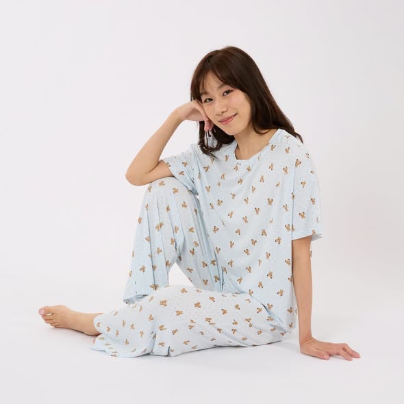 6IXTY8IGHT — Free shipping on orders over HK$299, or free shipping for Pink Friend/BFF members. Earn 2X points on Wednesdays with new Pink Club.