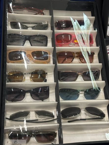 Times Square Bazaar — Luxury fashion and footwear clearance sale with prices from HK$99. Sunglasses from 30% off, with tiered discounts on select shoe brands.