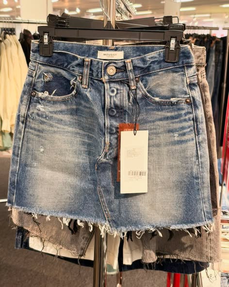多個服飾、鞋履及眼鏡品牌推出分級優惠。折扣幅度由1折至5折不等，部分品牌更享買量折扣。