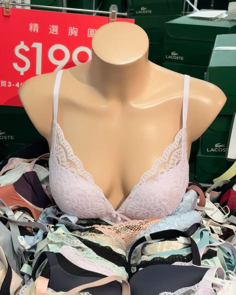 多個服飾、鞋履及眼鏡品牌推出分級優惠。折扣幅度由1折至5折不等，部分品牌更享買量折扣。