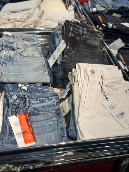 Times Square Bazaar — Buy 3 items for 85% off, selected jeans HK$500/3 pieces, selected clothing HK$100/piece at Times Square Bazaar warehouse sale.