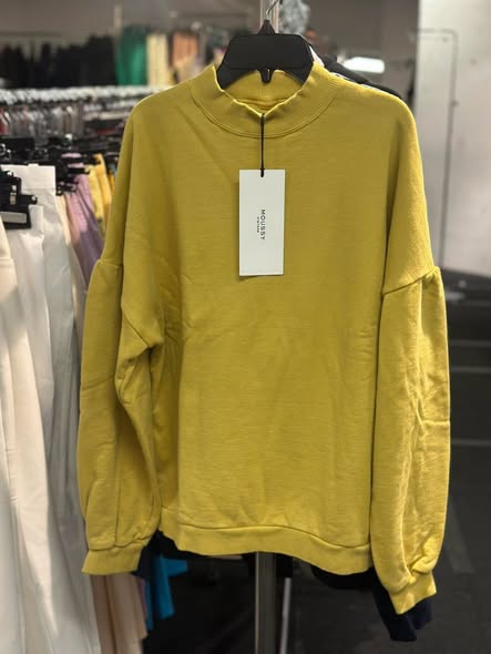Times Square Bazaar — Buy 3 items for 85% off, selected jeans HK$500/3 pieces, selected clothing HK$100/piece at Times Square Bazaar warehouse sale.