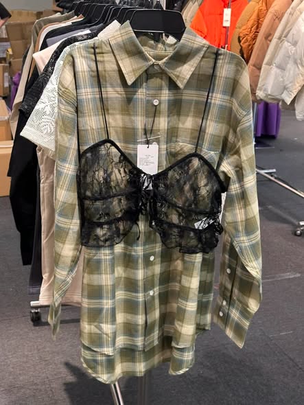 Times Square Bazaar — Buy 3 items for 85% off, selected jeans HK$500/3 pieces, selected clothing HK$100/piece at Times Square Bazaar warehouse sale.