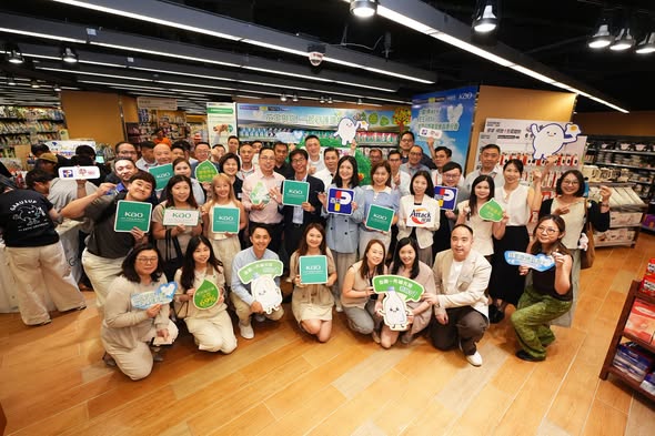 Park'n'Shop — Buy Kao refill products and HK$1 is donated to WWF-Hong Kong per item purchased. Multiple member and payment promotions available including AmEx HK$50 cashback, PNS app discounts, and store pickup savings.