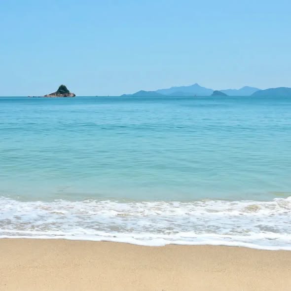 Trip.com — Luxury beachfront rooms starting from HK$710-$767 with complimentary breakfast for two at Shenzhen hotel.