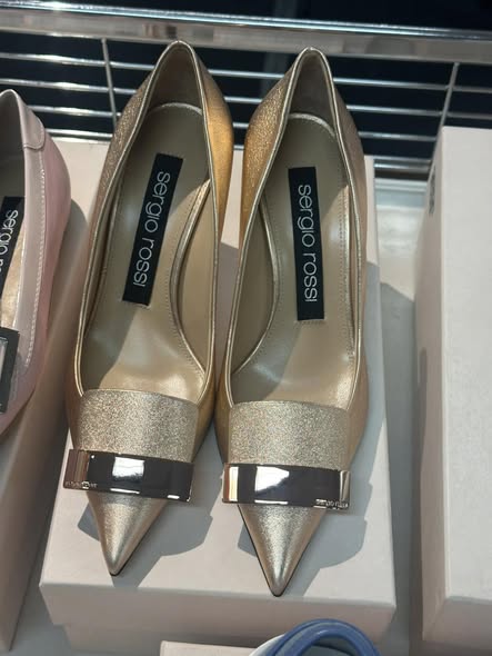 Times Square Bazaar — Sergio Rossi footwear from 85% off, prices from HK$700 to HK$1,500. Limited-time warehouse sale event.