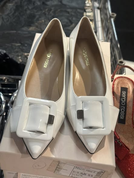 Times Square Bazaar — Sergio Rossi footwear from 85% off, prices from HK$700 to HK$1,500. Limited-time warehouse sale event.